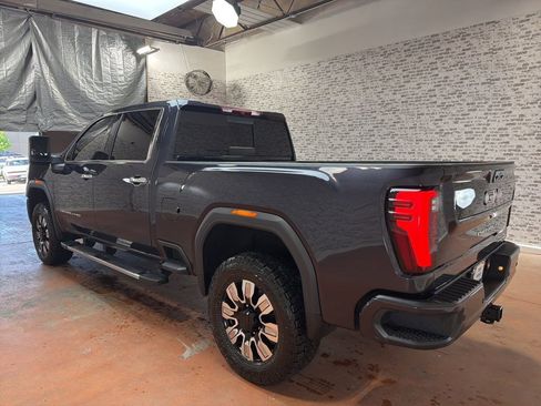 Used 2025 GMC Sierra 2500 Denali AWD/4WD image 5