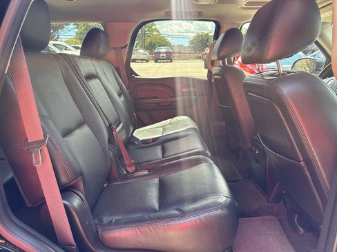 Used 2012 Cadillac Escalade Luxury AWD/4WD image 17