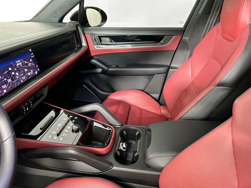 Certified 2025 Porsche Cayenne Turbo image 30