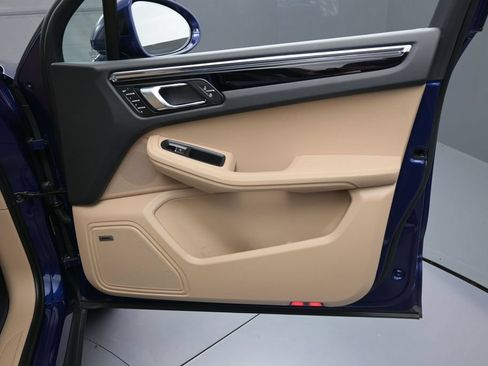 Certified 2026 Porsche Macan AWD/4WD image 28