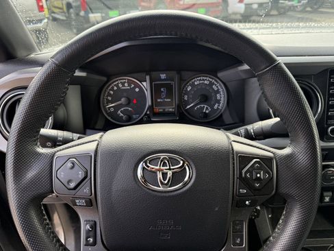 Used 2023 Toyota Tacoma TRD Off-Road w/ Black Out Package (TMS) AWD/4WD image 18