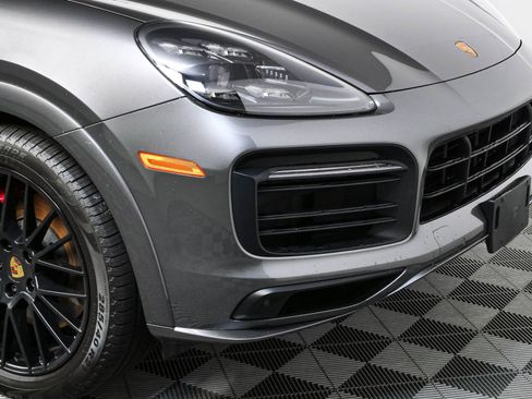 Certified 2023 Porsche Cayenne GTS w/ Premium Package AWD/4WD image 38