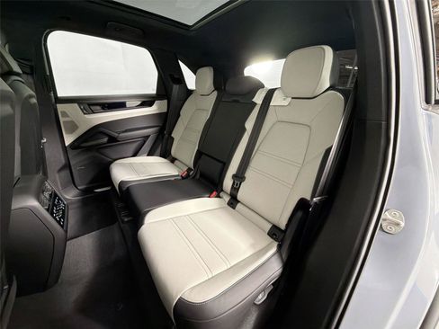 Certified 2026 Porsche Cayenne AWD/4WD image 25