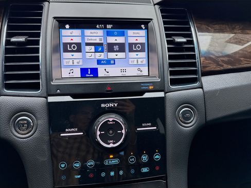 Used 2019 Ford Taurus Limited image 12