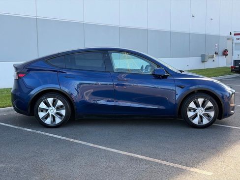 Used 2022 Tesla Model Y Long Range AWD/4WD image 4