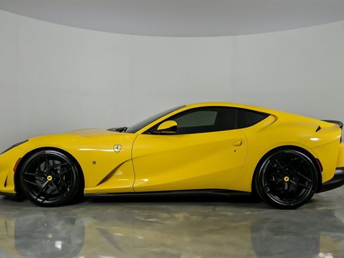 Used 2019 Ferrari 812 Superfast RWD image 8