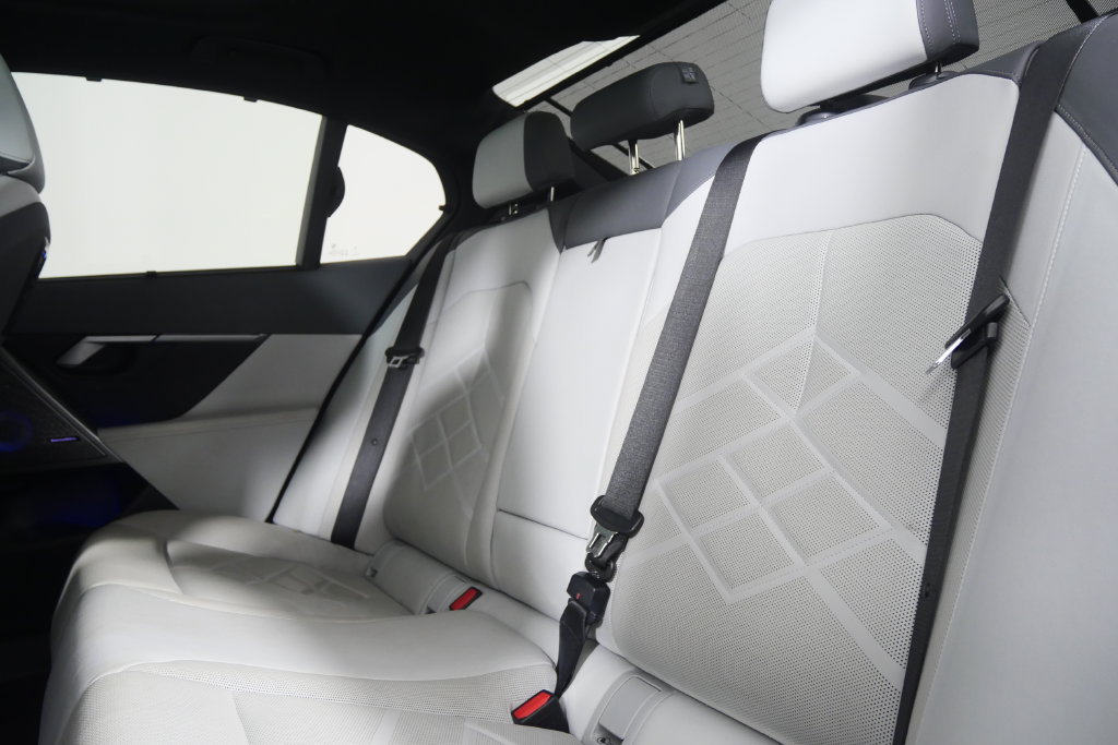 Certified 2024 BMW i5 eDrive40i w/ Executive Package RWD image 16