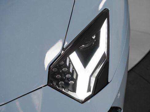 Used 2018 Lamborghini Aventador S image 14