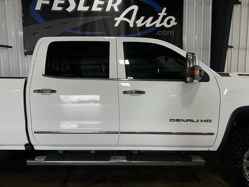 Used 2019 GMC Sierra 2500 Denali w/ Duramax Plus Package image 4