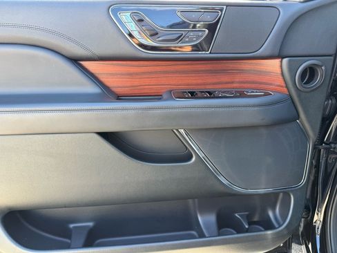 Used 2024 Lincoln Navigator Reserve image 10