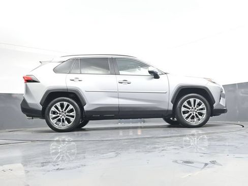 Used 2022 Toyota RAV4 XLE Premium FWD image 31