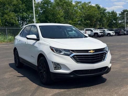 Used 2020 Chevrolet Equinox LT w/ Driver Convenience Package FWD image 4