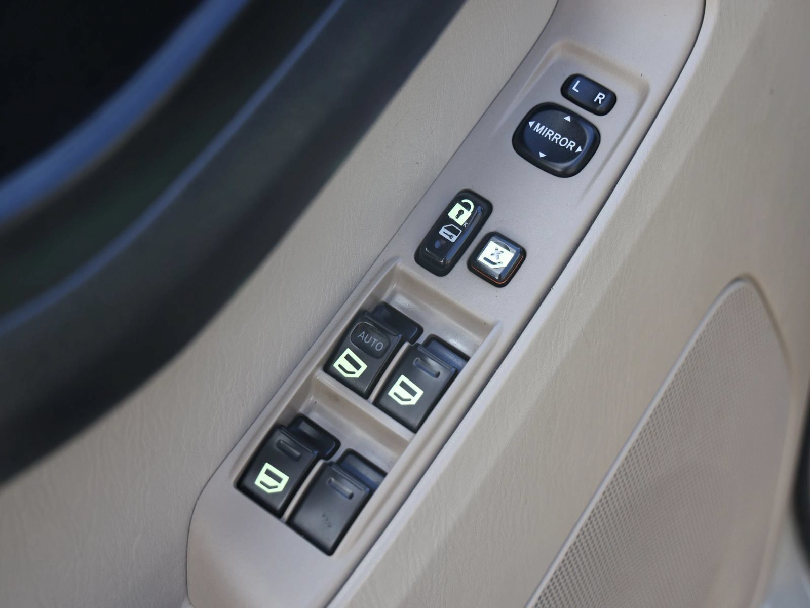 Used 2007 Toyota 4Runner SR5 AWD/4WD image 32