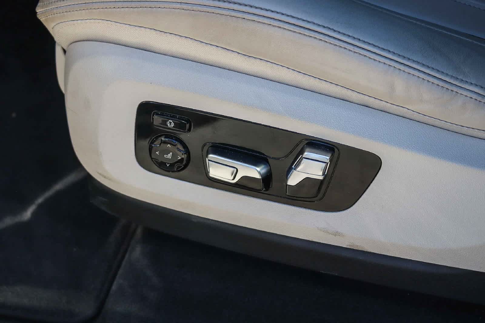 Used 2019 BMW X5 xDrive50i w/ M Sport Package AWD/4WD image 22