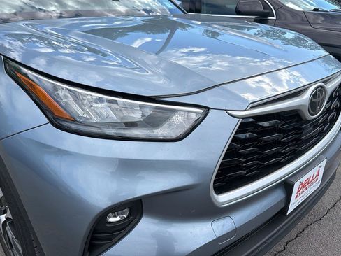 Used 2020 Toyota Highlander XLE AWD/4WD image 4