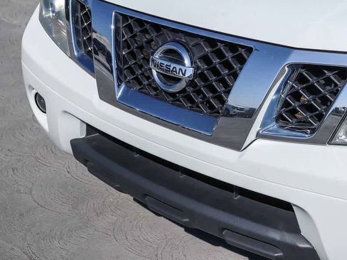 Used 2015 Nissan Frontier SV w/ SV Value Truck Package RWD image 8
