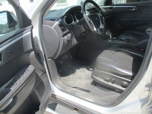Used 2012 Chevrolet Traverse LT FWD image 9