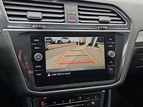 Certified 2022 Volkswagen Tiguan SE image 15