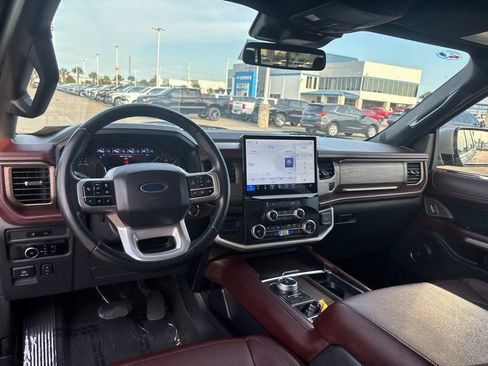 Used 2024 Ford Expedition Limited RWD image 18