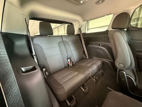 Used 2022 GMC Acadia SLE w/ Driver Convenience Package image 24