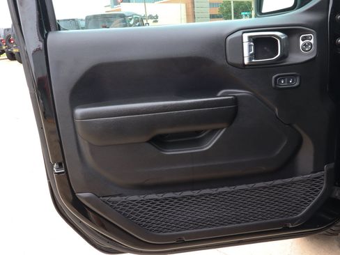 Used 2025 Jeep Wrangler Unlimited Sport AWD/4WD image 16