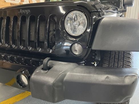 Used 2017 Jeep Wrangler Unlimited Sport image 9