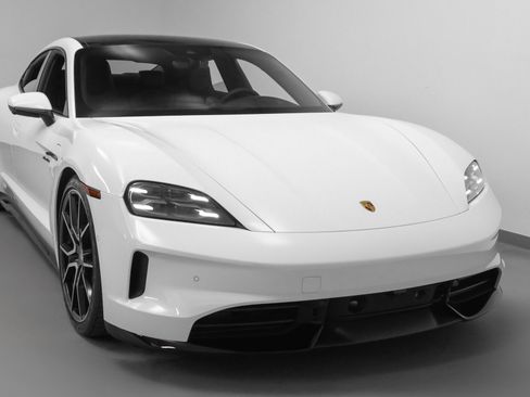 New 2025 Porsche Taycan 4S image 9