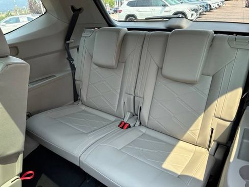Used 2024 Volkswagen Atlas SE w/ Panoramic Sunroof Package AWD/4WD image 15
