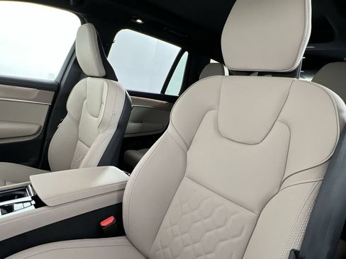Used 2026 Volvo XC90 B6 Plus w/ Protection Package Premier AWD/4WD image 12