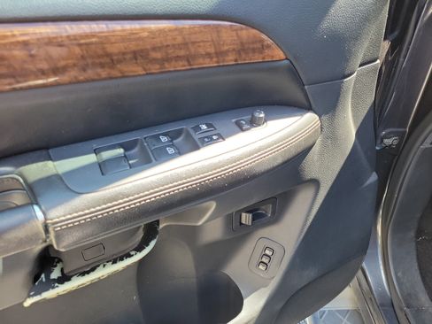 Used 2011 Nissan Armada Platinum w/ 2nd Row Captain Seat Pkg RWD image 16