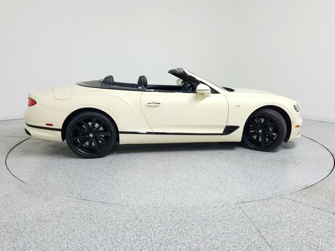 Used 2022 Bentley Continental GT image 9