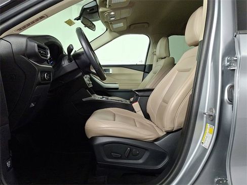 Used 2023 Ford Explorer XLT w/ Equipment Group 202A image 16