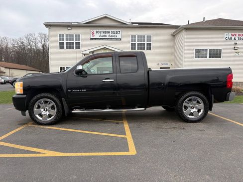 Used 2011 Chevrolet Silverado 1500 LT w/ Regional Value Package image 1