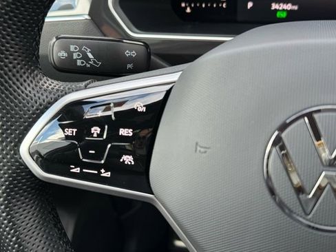 Certified 2023 Volkswagen Tiguan SE R-Line image 37