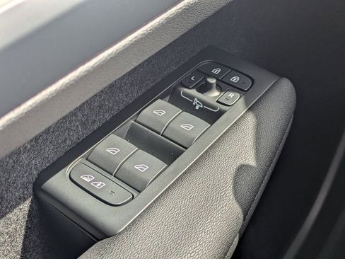 New 2026 Volvo XC40 B5 Ultra w/ Protection Package Premier image 25