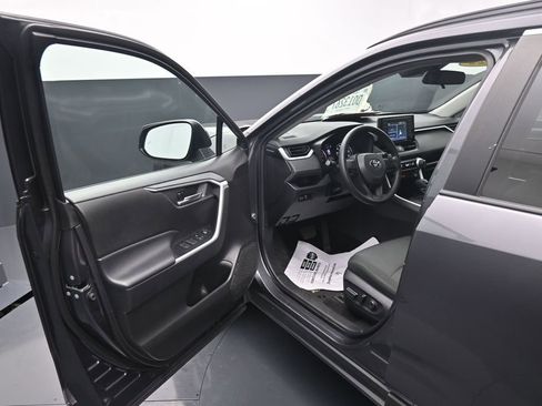 Used 2022 Toyota RAV4 XLE AWD/4WD image 18