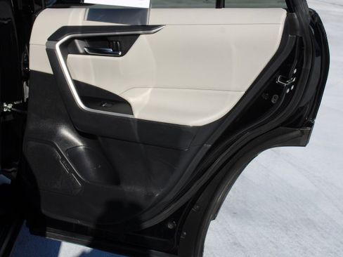 Certified 2022 Toyota RAV4 XLE image 18