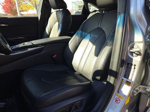 Used 2019 Toyota Avalon XLE w/ Moonroof Package image 26