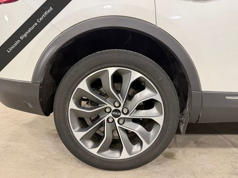 Certified 2023 Lincoln Nautilus Reserve image 12