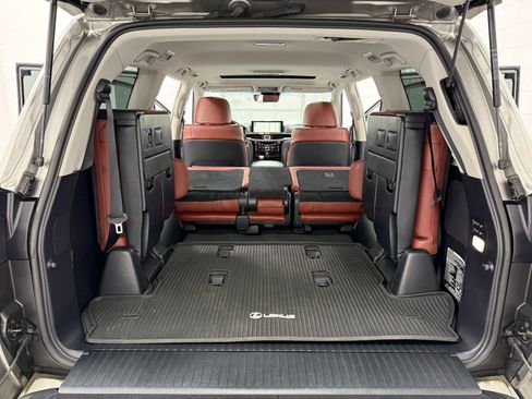 Used 2019 Lexus LX 570 4WD w/ Luxury Package image 40