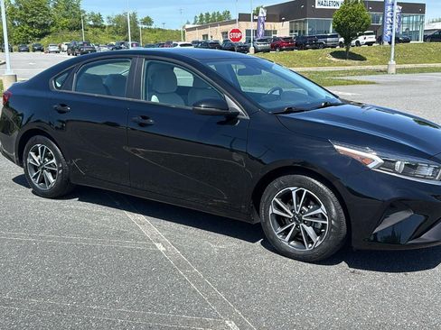 Used 2023 Kia Forte LXS w/ LXS Technology Package FWD image 2