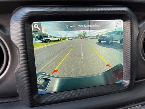 Used 2021 Jeep Gladiator Sport image 37