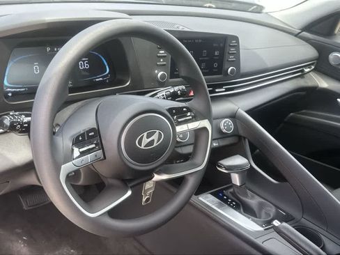 New 2026 Hyundai Elantra SE FWD image 17