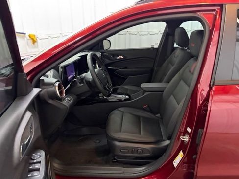 Used 2025 Chevrolet Trax RS w/ Sunroof Package FWD image 28