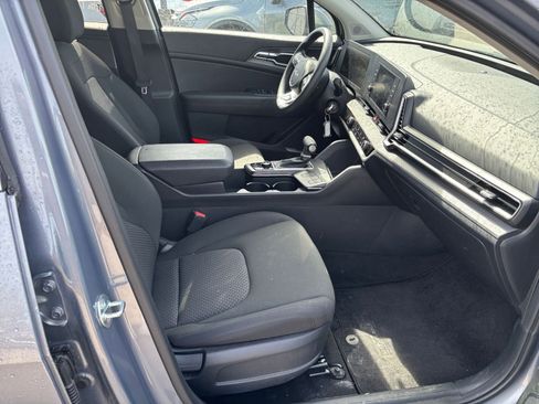 Used 2025 Kia Sportage LX image 35