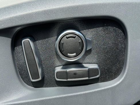 Certified 2025 Land Rover Defender 130 X-Dynamic SE image 22