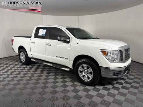 Used 2018 Nissan Titan SV AWD/4WD image 1