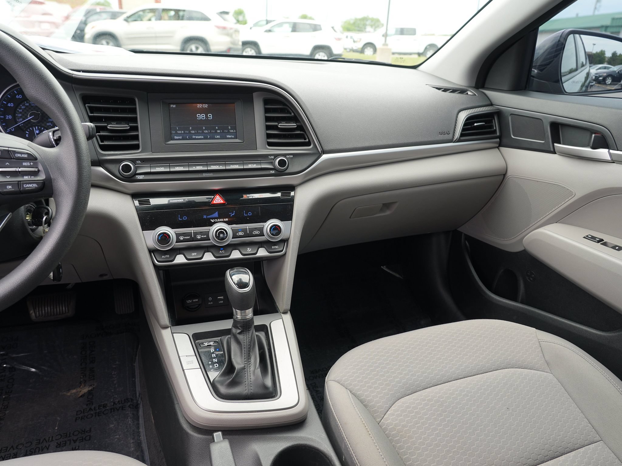 Used 2020 Hyundai Elantra SE FWD image 22