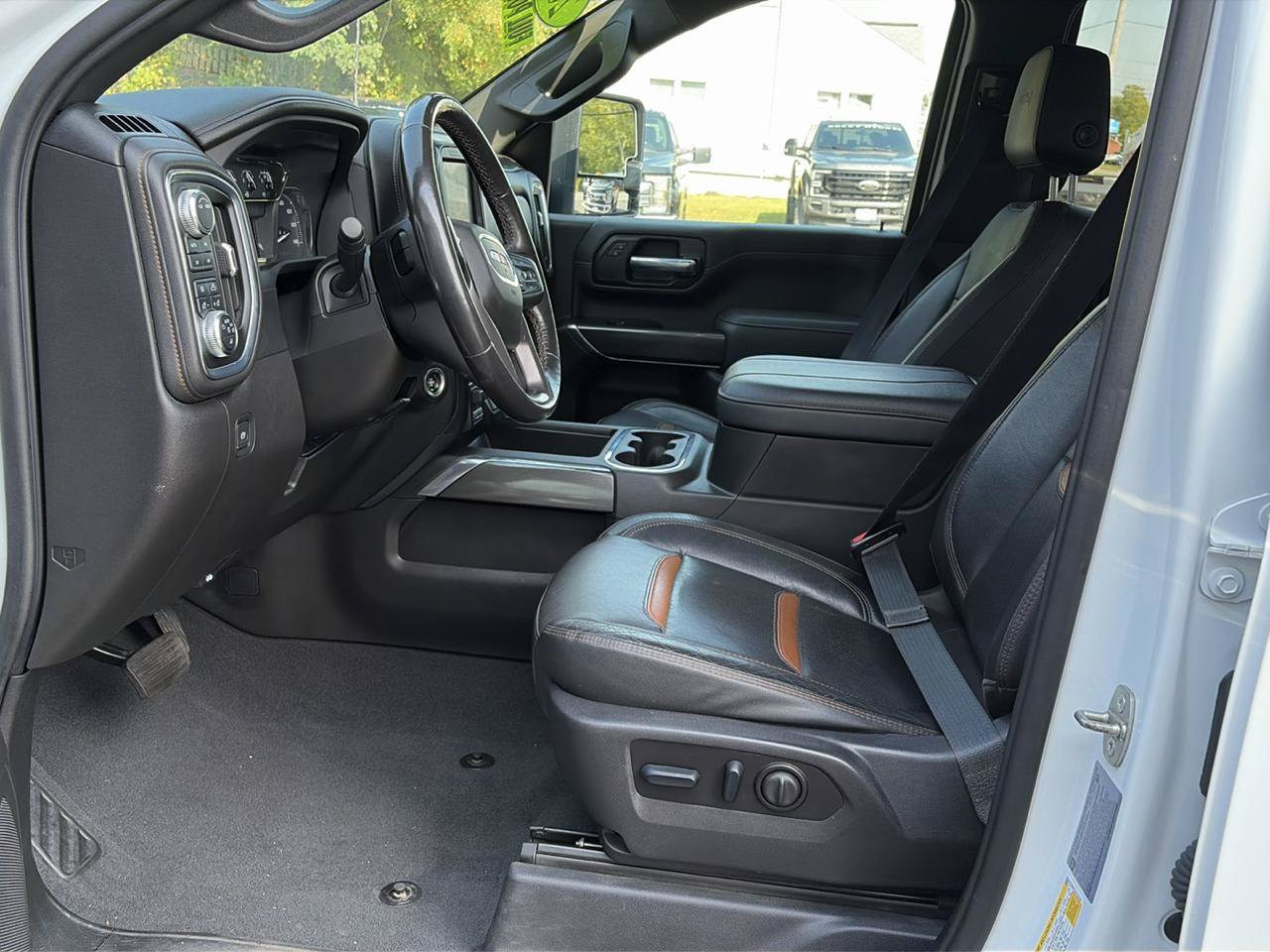 Used 2023 GMC Sierra 3500 AT4 AWD/4WD image 8