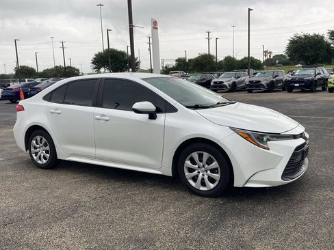 Used 2024 Toyota Corolla LE FWD image 2